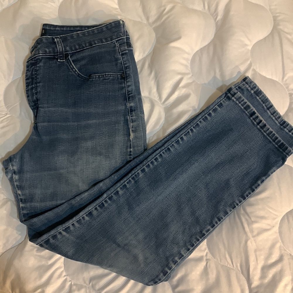 Lee Jeans Waist 32. Inseam 28 inches Altered